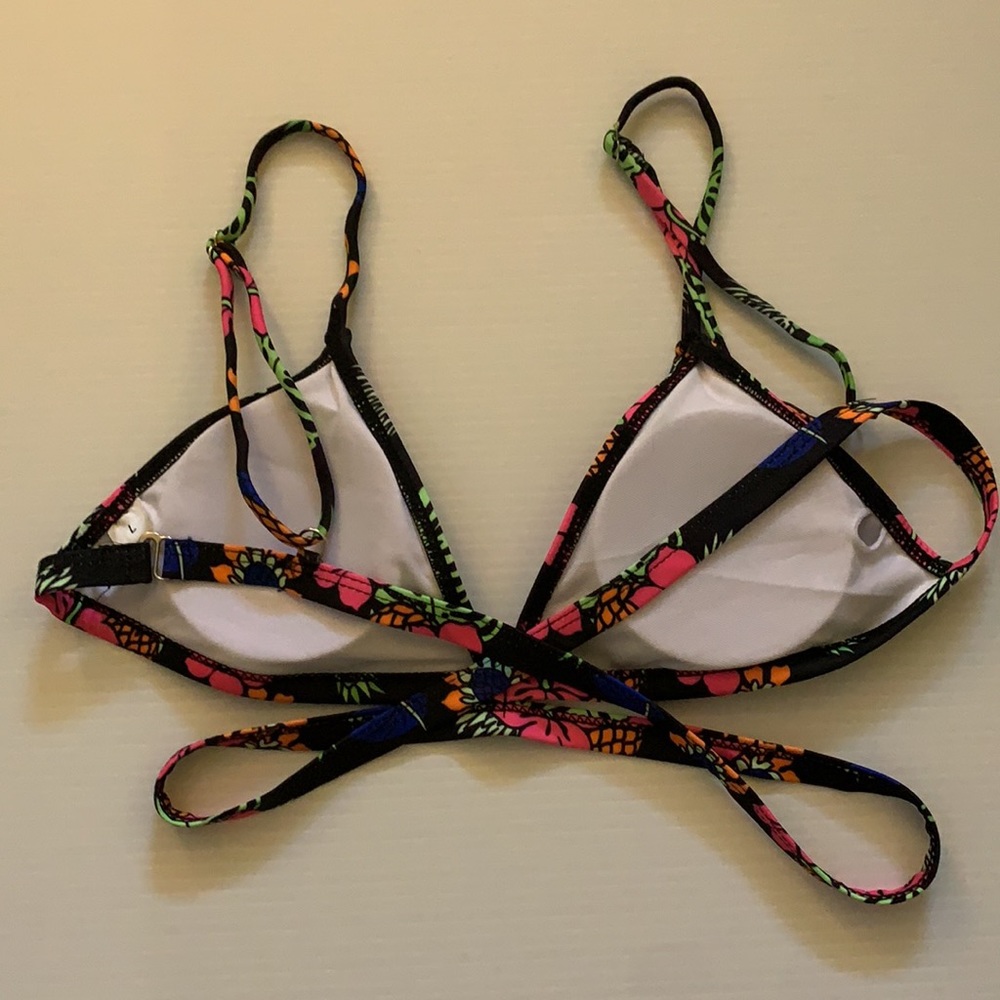 bikini ๐๐ - Picture 2 of 4